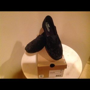 Black velvet Toms